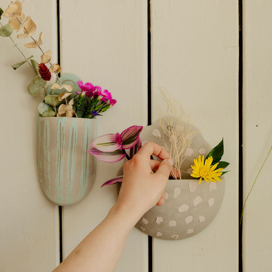 Art Mural : Cours De Poterie – Vase Mural En Céramique